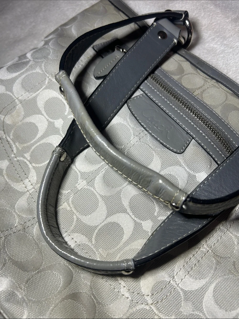 Coach Signature Canvas Shoulder Bag in Light Gray and Cream - Picture 4 of 9